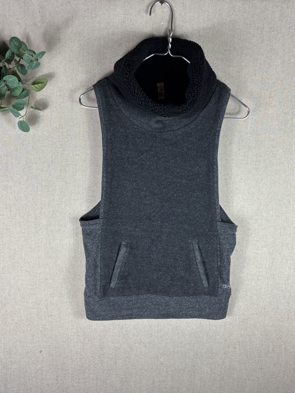 ALO Yoga > Sleeveless Dark Gray Fleece Lined Winter Frost Cowl Neck Vest Small - Picture 2 of 9